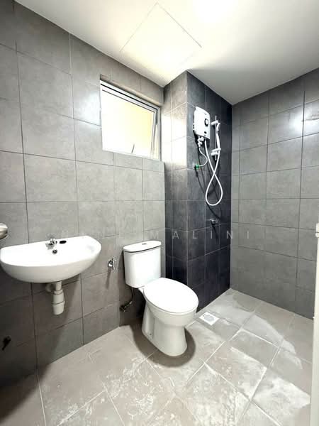 Kondominium untuk Disewa di Residensi Sateria - Nini Malini - Bathroom - PropertyGuru.com.my