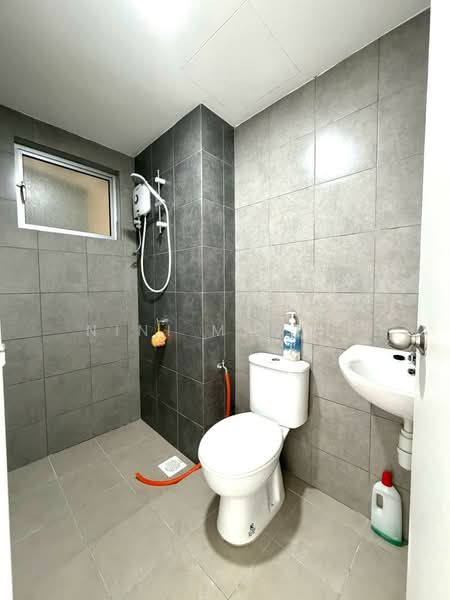 Kondominium untuk Disewa di Residensi Sateria - Nini Malini - Bathroom - PropertyGuru.com.my