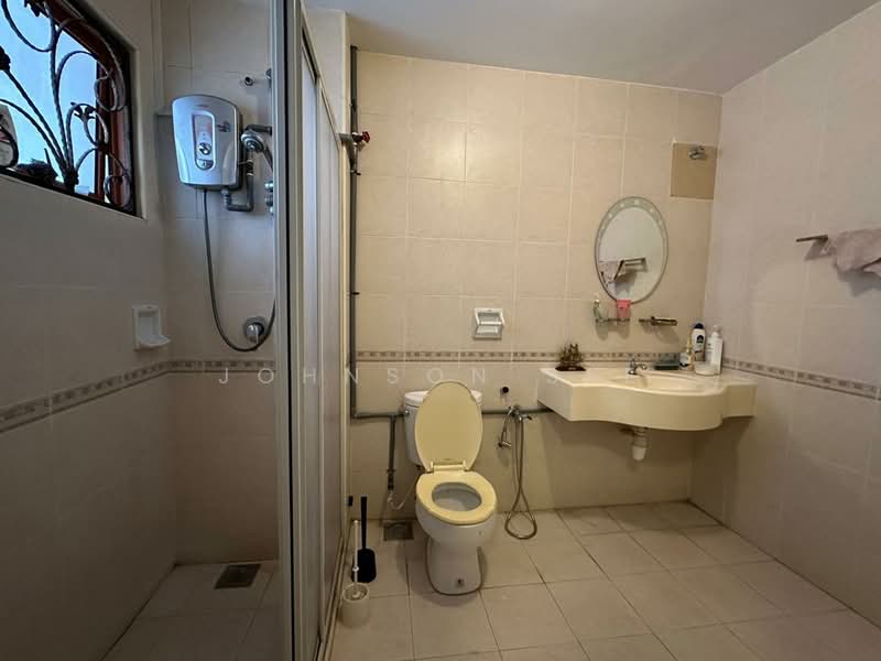 2.5-storey Terraced House for Sale in Usj 1 (Subang Jaya) - Johnson See - Bathroom - PropertyGuru.com.my