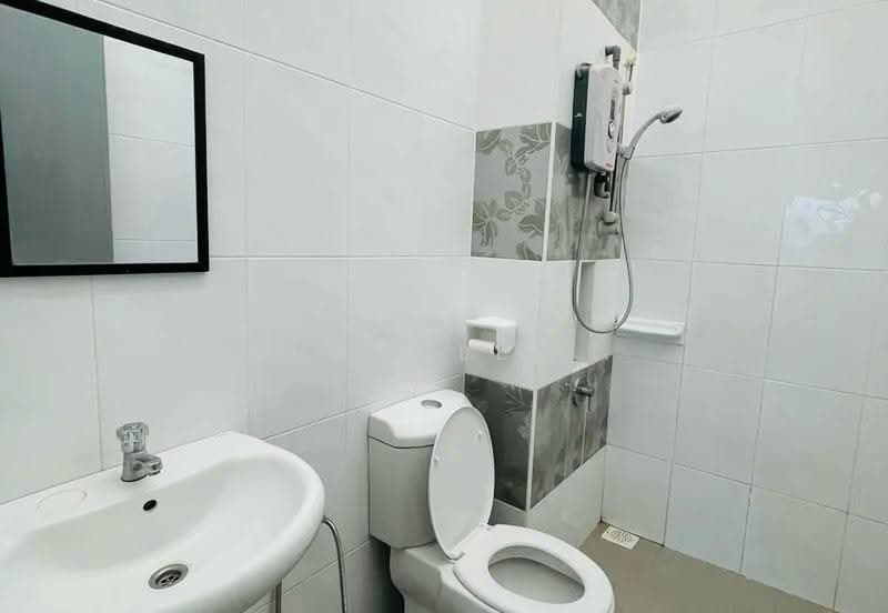 Condominium for Rent at Villa Park - Evanslee . - Bathroom - PropertyGuru.com.my