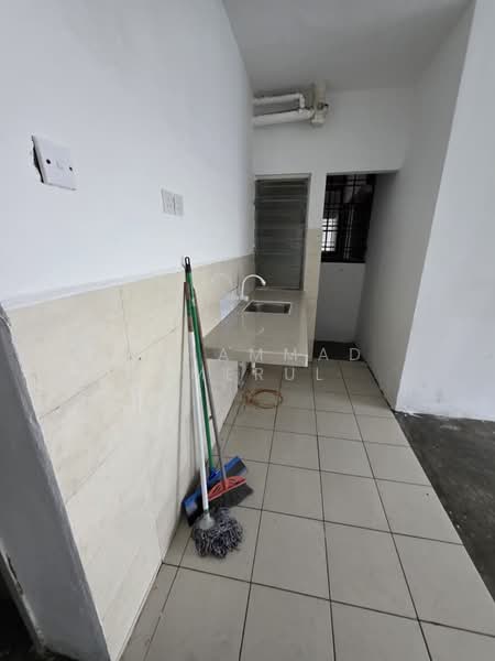 Apartment for Rent at Pangsapuri Seri Nipah - Muhammad Amerul - Kitchen - PropertyGuru.com.my