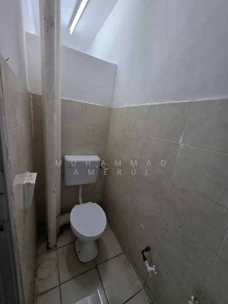 Apartment for Rent at Pangsapuri Seri Nipah - Muhammad Amerul - Bathroom - PropertyGuru.com.my