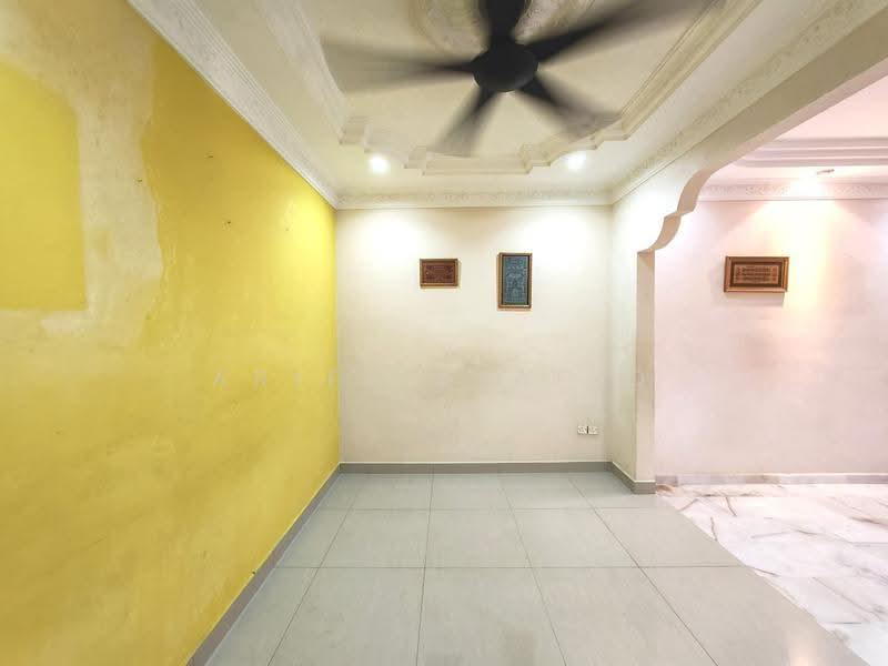 Rumah Teres 2-Tingkat untuk Dijual di Bandar Tun Hussein Onn (Cheras) - Ariff Syafiq - Living Room - PropertyGuru.com.my