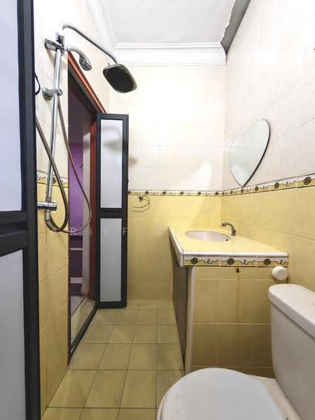 Rumah Teres 2-Tingkat untuk Dijual di Bandar Tun Hussein Onn (Cheras) - Ariff Syafiq - Bathroom - PropertyGuru.com.my