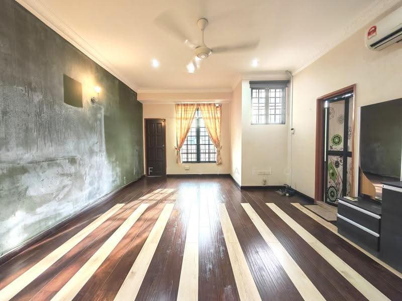 Rumah Teres 2-Tingkat untuk Dijual di Bandar Tun Hussein Onn (Cheras) - Ariff Syafiq - Living Room - PropertyGuru.com.my