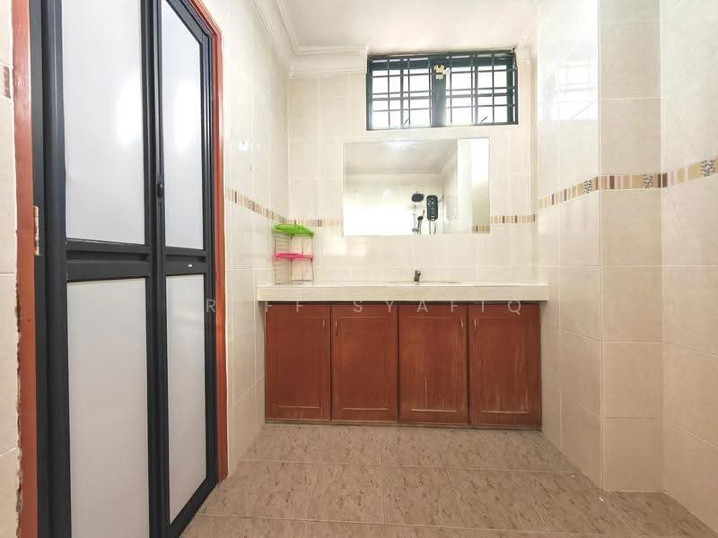 Rumah Teres 2-Tingkat untuk Dijual di Bandar Tun Hussein Onn (Cheras) - Ariff Syafiq - Bathroom - PropertyGuru.com.my