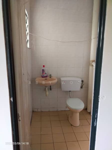 Pangsapuri untuk Disewa di Pangsapuri Subang Impian - Abby Woo - Bathroom - PropertyGuru.com.my