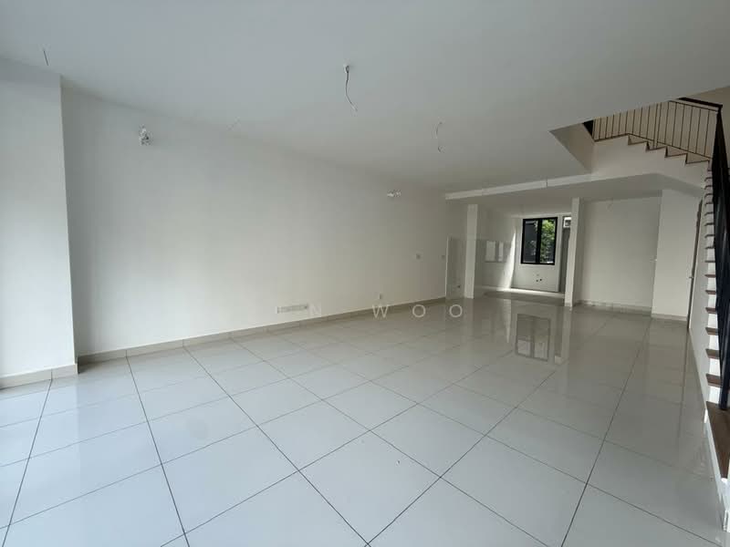 Rumah Teres 3 Tingkat untuk Dijual di Taman Puchong Legenda (Puchong) - Ben Woo - Living Room - PropertyGuru.com.my