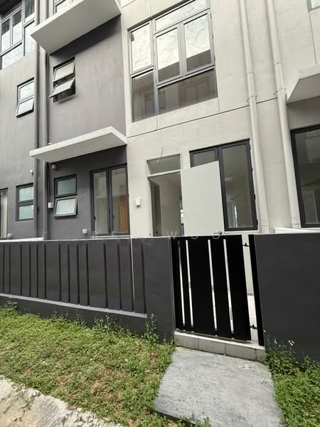 Rumah Teres 3 Tingkat untuk Dijual di Taman Puchong Legenda (Puchong) - Ben Woo - Exterior - PropertyGuru.com.my