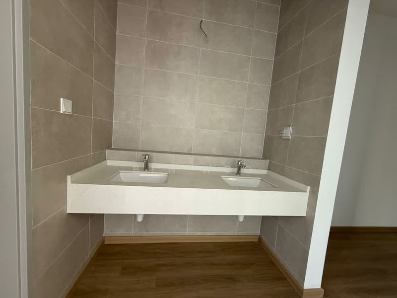 Rumah Teres 3 Tingkat untuk Dijual di Taman Puchong Legenda (Puchong) - Ben Woo - Bathroom - PropertyGuru.com.my