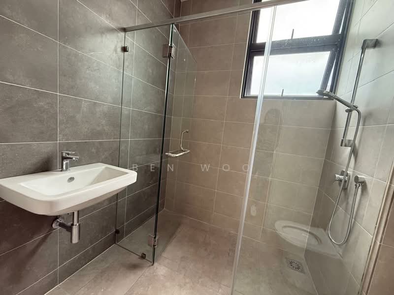 Rumah Teres 3 Tingkat untuk Dijual di Taman Puchong Legenda (Puchong) - Ben Woo - Bathroom - PropertyGuru.com.my