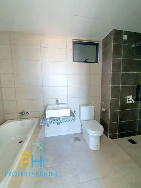 Servis Apartment untuk Dijual di Luminari - Gavin Tan - Bathroom - PropertyGuru.com.my