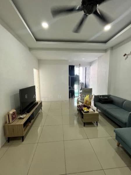 Rumah Teres 2 Tingkat untuk Disewa di Bandar Mahkota (Banting) - Eason Hong - Living Room - PropertyGuru.com.my