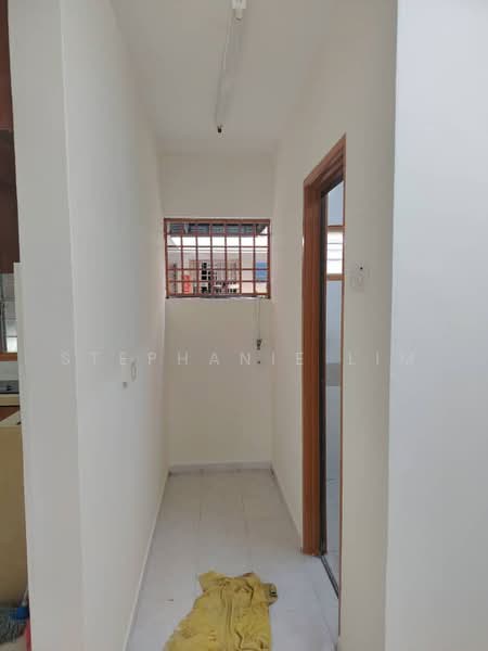 Rumah Flat untuk Dijual di Desa Pinang 1 - Stephanie Lim - Corridor - PropertyGuru.com.my