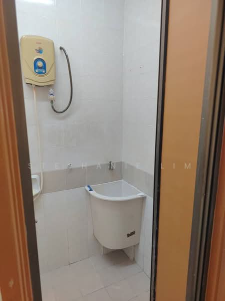 Rumah Flat untuk Dijual di Desa Pinang 1 - Stephanie Lim - Bathroom - PropertyGuru.com.my