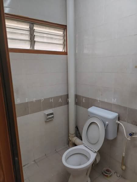 Rumah Flat untuk Dijual di Desa Pinang 1 - Stephanie Lim - Bathroom - PropertyGuru.com.my