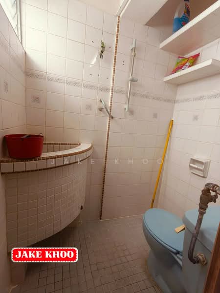 Rumah Flat untuk Dijual di Farlim 4 - Jake Khoo - Bathroom - PropertyGuru.com.my