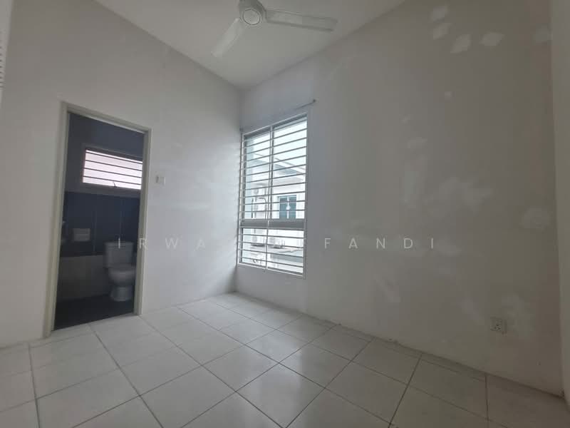 Rumah Kluster untuk Dijual di Bandar Saujana Putra (Tanjong Duabelas) - Irwan Affandi - Bathroom - PropertyGuru.com.my