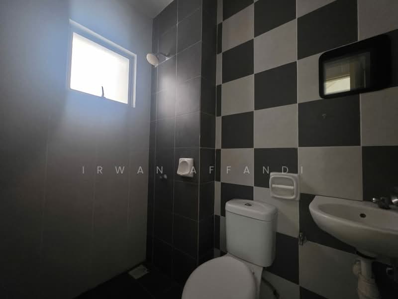 Rumah Kluster untuk Dijual di Bandar Saujana Putra (Tanjong Duabelas) - Irwan Affandi - Bathroom - PropertyGuru.com.my