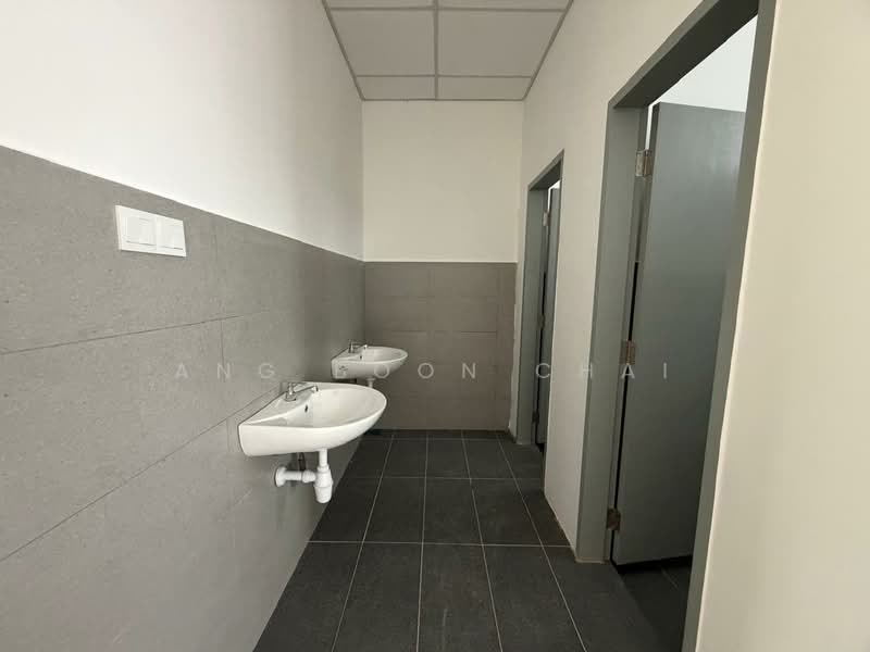 Shop for Sale in Tebrau (Johor) - Ang Boon Chai - Bathroom - PropertyGuru.com.my