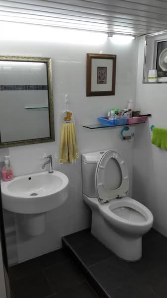 Semi-Detached House for Sale in Bukit Dumbar (Jelutong) - Alisson Chew - Bathroom - PropertyGuru.com.my