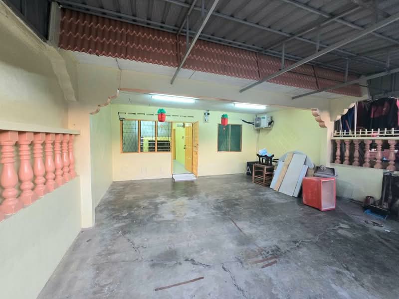 Rumah Teres 1 Tingkat untuk Dijual di Taman Universiti (Skudai) - Chloe Lai - Entrance - PropertyGuru.com.my