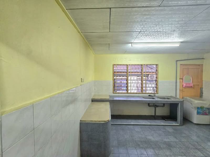 Rumah Teres 1 Tingkat untuk Dijual di Taman Universiti (Skudai) - Chloe Lai - Kitchen - PropertyGuru.com.my