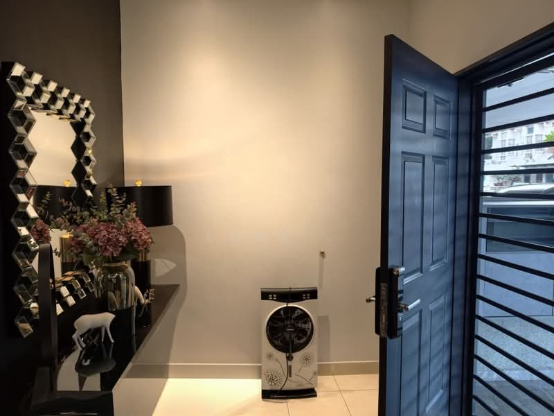2-storey Terraced House for Rent in Setia Indah 9 (Setia Alam) - Loke . - Entrance - PropertyGuru.com.my