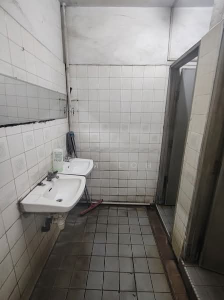 Factory for Rent in Johor Bahru (Johor) - Kim Loh - Bathroom - PropertyGuru.com.my