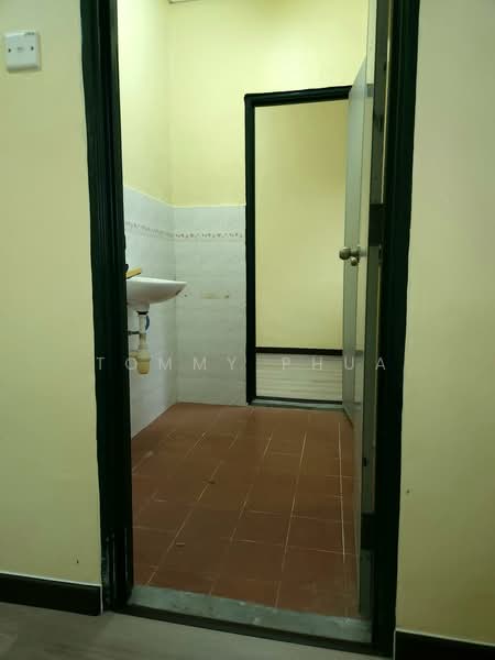 2-storey Terraced House for Rent in Bandar Seri Alam (Masai) - Tommy Phua - Bathroom - PropertyGuru.com.my