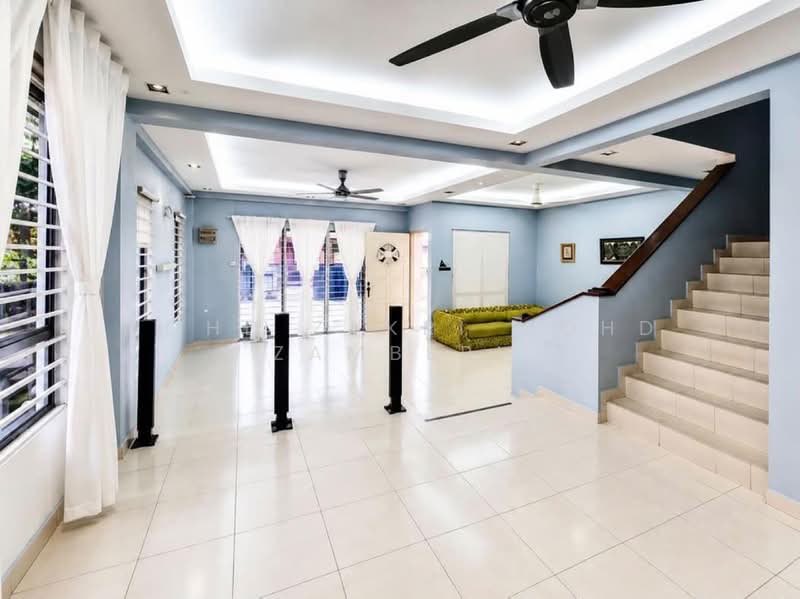 Rumah Teres 2 Tingkat untuk Dijual di Alam Budiman (Shah Alam) - Mohd Zakri Mohd Zamberi - Living Room - PropertyGuru.com.my
