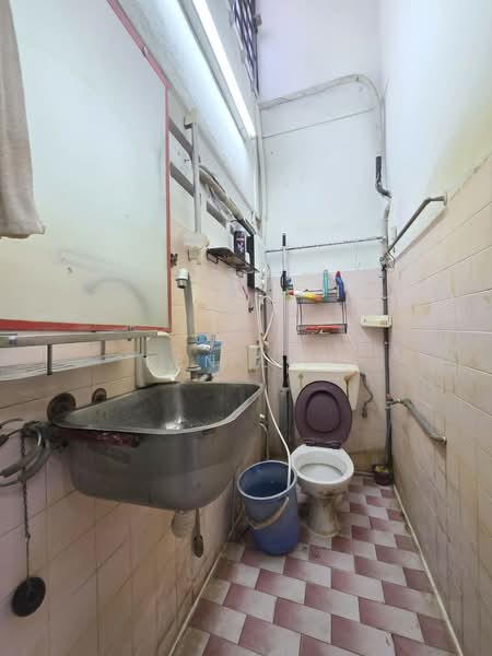 Rumah Teres 2 Tingkat untuk Dijual di Taman Gemilang (Cheras) - Ken Lew - Bathroom - PropertyGuru.com.my