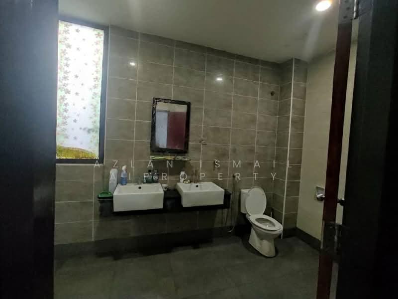 Rumah Berkembar untuk Dijual di Taman Pulai Bayu (Skudai) - Azlan Ismail aiproperty - Bathroom - PropertyGuru.com.my