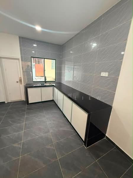 Rumah Teres 1 Tingkat untuk Dijual di Taman Ehsan Jaya (Ulu Tiram) - Ziyan Liew - Kitchen - PropertyGuru.com.my