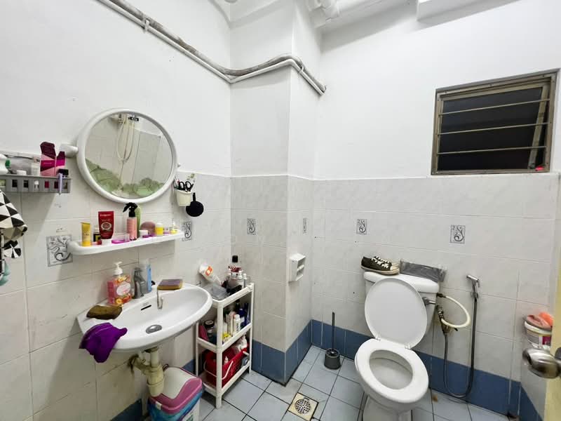 Condominium for Sale at Ridzuan Condominium - Ng Hon Keong - Bathroom - PropertyGuru.com.my