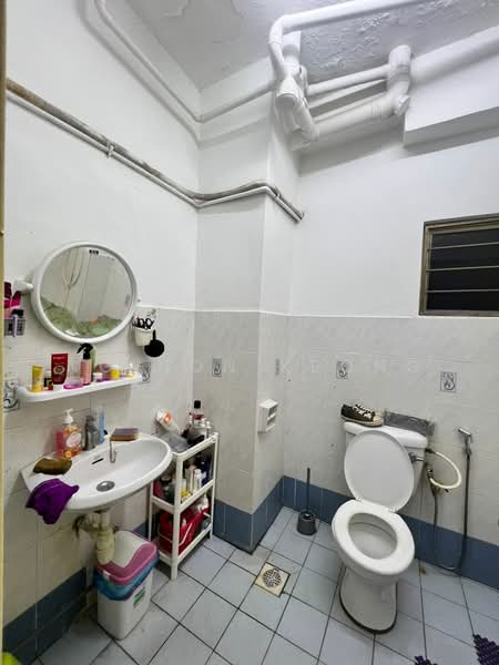 Condominium for Sale at Ridzuan Condominium - Ng Hon Keong - Bathroom - PropertyGuru.com.my