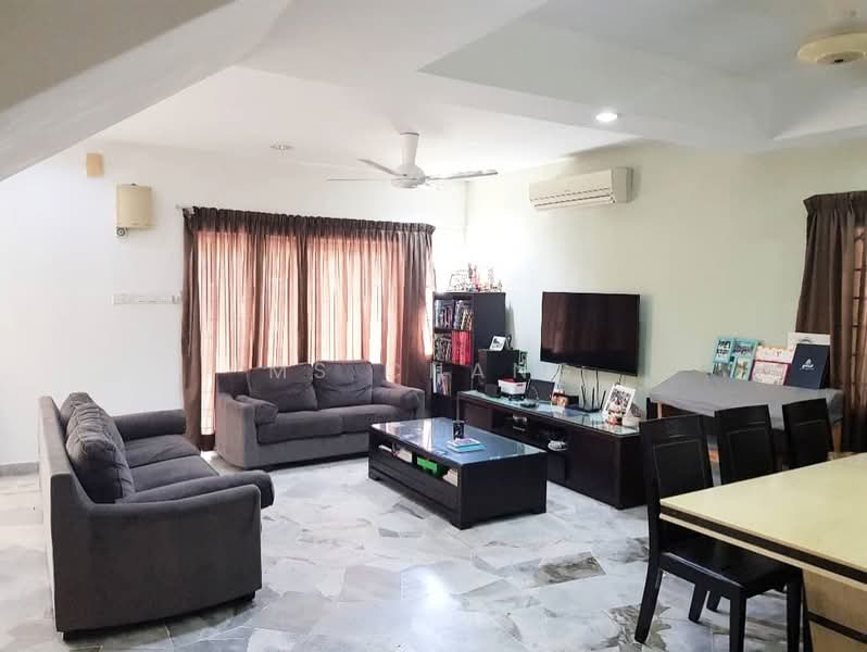 Rumah Teres 2 Tingkat untuk Dijual di Bandar Tun Hussein Onn (Cheras) - Ms Chang - Living Room - PropertyGuru.com.my