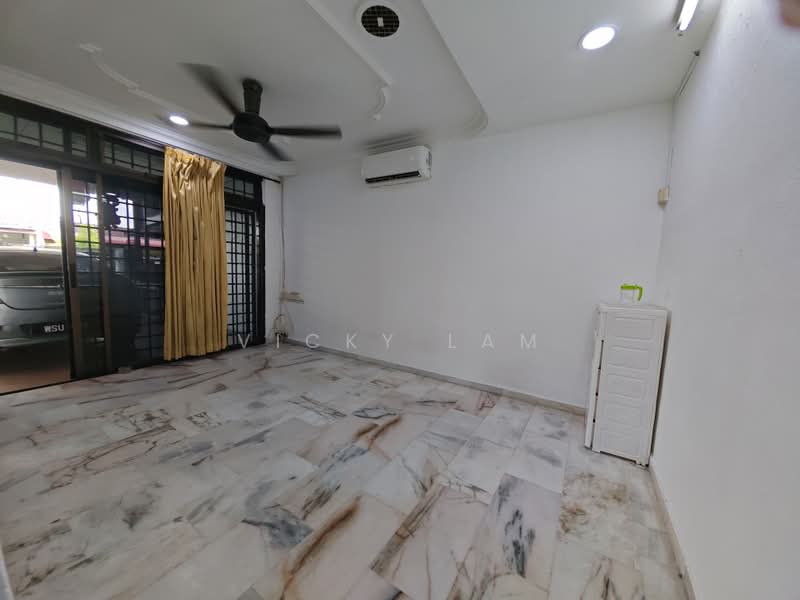 Rumah Teres 1 Tingkat untuk Dijual di Taman Universiti (Skudai) - Vicky Lam - Living Room - PropertyGuru.com.my
