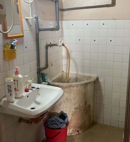 Rumah Flat untuk Dijual di Taman Sri Sentosa - Jessica Lim - Bathroom - PropertyGuru.com.my