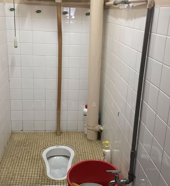 Rumah Flat untuk Dijual di Taman Sri Sentosa - Jessica Lim - Bathroom - PropertyGuru.com.my
