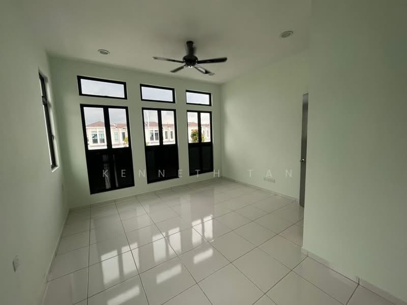 Rumah Teres untuk Dijual di Kota Masai (Pasir Gudang) - Kenneth Tan - Living Room - PropertyGuru.com.my