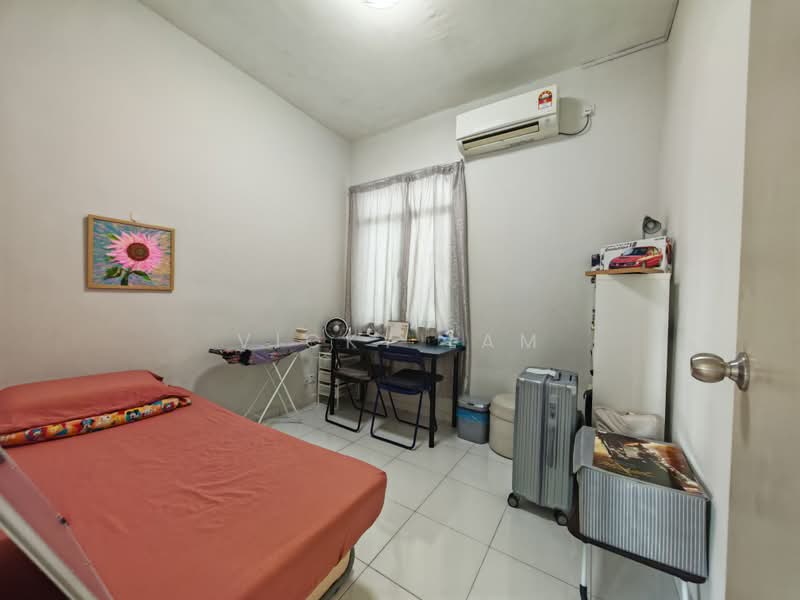 Servis Apartment untuk Dijual di Jentayu Residensi @ Tampoi - Vicky Lam - Bedroom - PropertyGuru.com.my