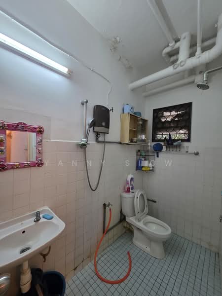 Pangsapuri untuk Dijual di Sri Kinabalu - Yanny Siow - Bathroom - PropertyGuru.com.my