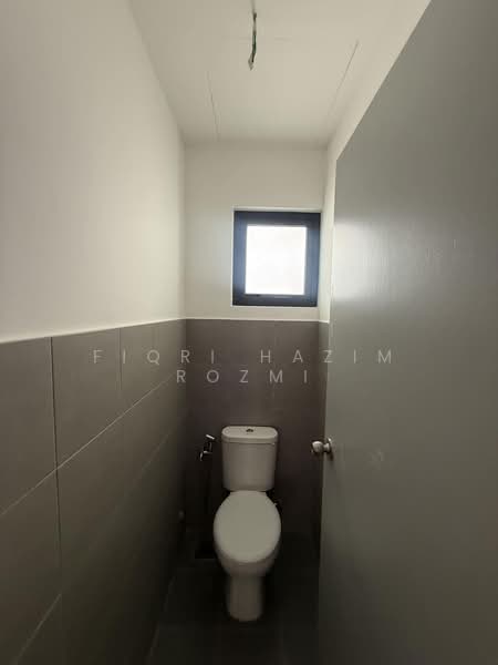 Kedai / Pejabat untuk Disewa di Semenyih (Selangor) - Fiqri Hazim Rozmi - Bathroom - PropertyGuru.com.my