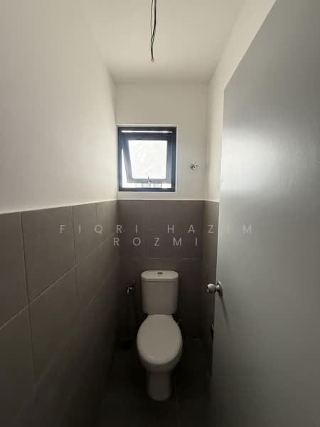 Kedai / Pejabat untuk Disewa di Semenyih (Selangor) - Fiqri Hazim Rozmi - Bathroom - PropertyGuru.com.my