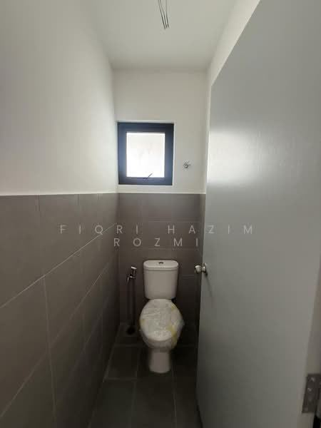 Kedai / Pejabat untuk Disewa di Semenyih (Selangor) - Fiqri Hazim Rozmi - Bathroom - PropertyGuru.com.my
