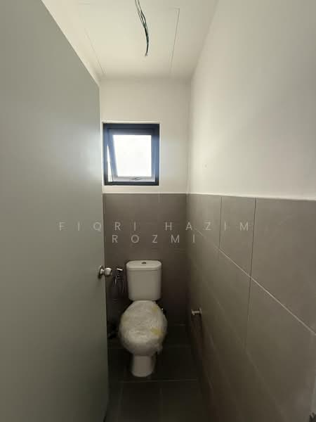 Kedai / Pejabat untuk Disewa di Semenyih (Selangor) - Fiqri Hazim Rozmi - Bathroom - PropertyGuru.com.my