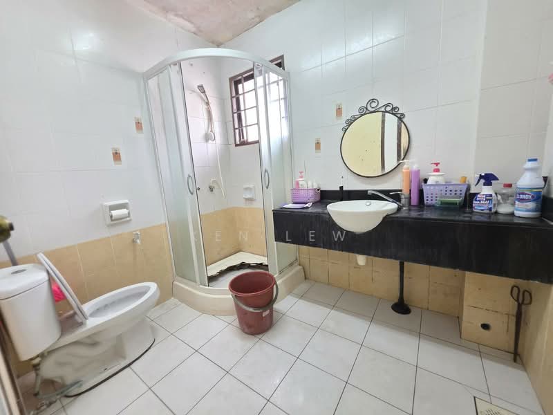 2-storey Terraced House for Sale in Batu 9 (Cheras) - Ken Lew - Bathroom - PropertyGuru.com.my