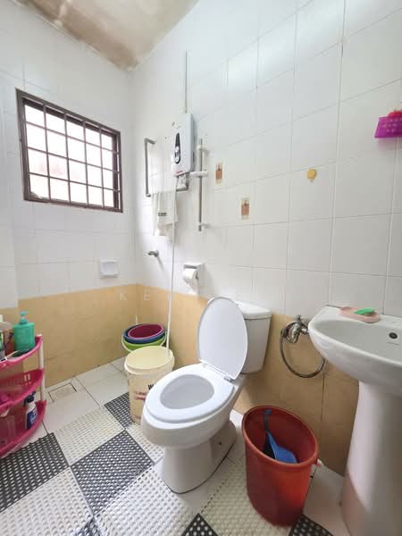 2-storey Terraced House for Sale in Batu 9 (Cheras) - Ken Lew - Bathroom - PropertyGuru.com.my