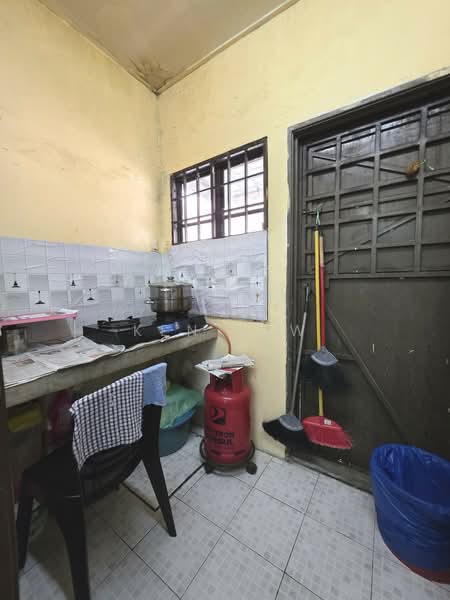 2-storey Terraced House for Sale in Batu 9 (Cheras) - Ken Lew - Kitchen - PropertyGuru.com.my